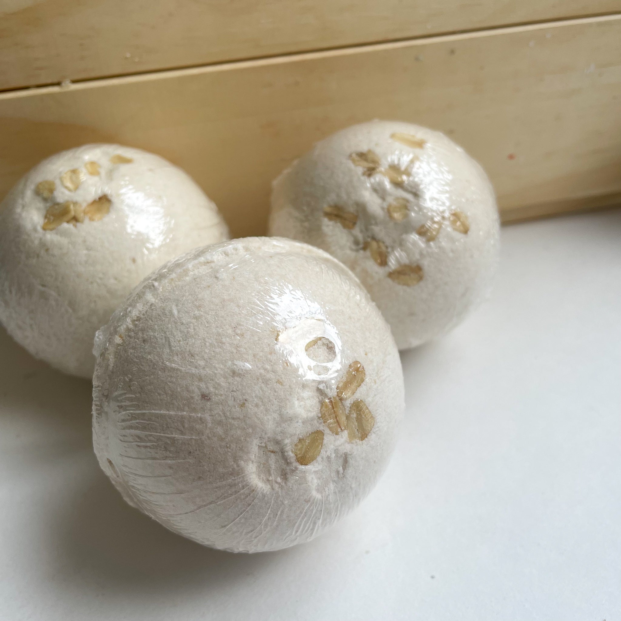 Oatmeal & Honey Bath Bomb | with colloidal oats | 4.5 ounce