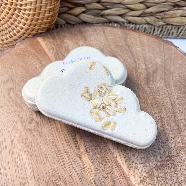 Cloud Oatmeal & Honey Bath Bomb | with colloidal oats
